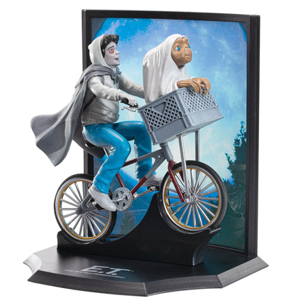 E.T. - E.T. with Elliot Over the Moon Diorama