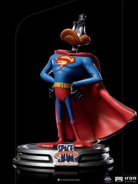82028 - SPACE JAM: NUEVAS LEYENDAS - PATO LUCAS SUPERMAN - ESTATUA 16CM