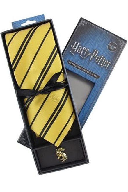 Cr1114 - Harry Potter - Cravatta Con Spilla Hufflepuff